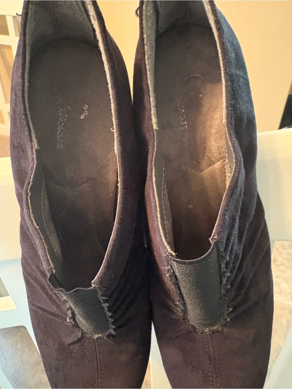 AEROSOLES Women's black Suede Ankle Booties